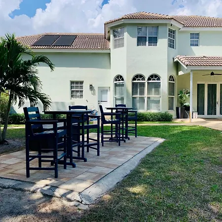 8Br Entertainers Estate W Pool Games Theater Villa